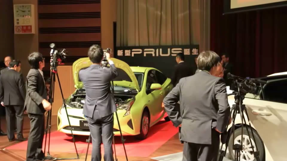 富山トヨタ5社合同新型プリウス発表会・プロジェクシッョンマッピン